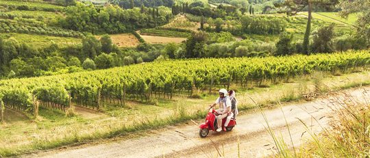 Illustratie voor: Boek deze toffe Vespa Roadtrip en ontdek het prachtige Toscane