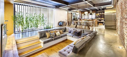 Illustratie voor: Natuur en industrie komen samen in dit prachtige loft