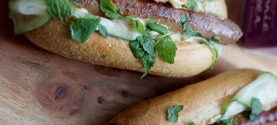 Illustratie voor: Wat eten we vandaag: Marokkaanse hotdogs van sterrenchef Jonnie Boer