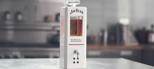 Illustratie voor: Nooit meer zelf je whiskey inschenken met deze slimme karaf