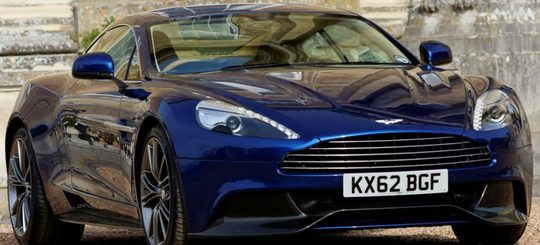 Illustratie voor: James Bond-acteur verkoopt zijn Aston Martin Vanquish Centenary