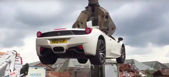 Ferrari gesloopt MAN MAN