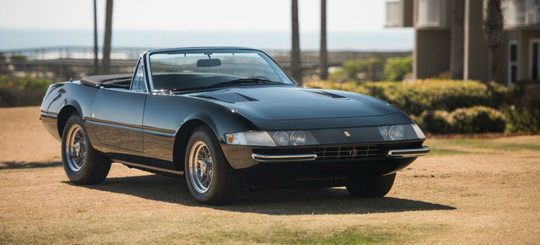 Illustratie voor: Deze antraciete Ferrari 365 Daytona Spider is een ware eyecatcher
