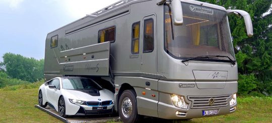 Illustratie voor: Deze luxe camper van $1.7 miljoen heeft alles wat je maar kan wensen