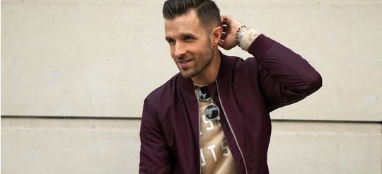 Illustratie voor: Zo draag jij de bomber jacket dit voorjaar