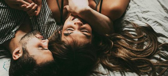 Illustratie voor: De sleutel tot een betere relatie: doe meer dutjes samen