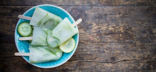 Illustratie voor: Alléén dit weekend verkrijgbaar: de Gin & Tonic en Prosecco & Peach ijsjes van de Aldi