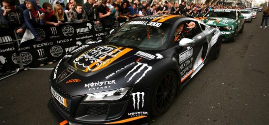 Een karavaan aan supercars