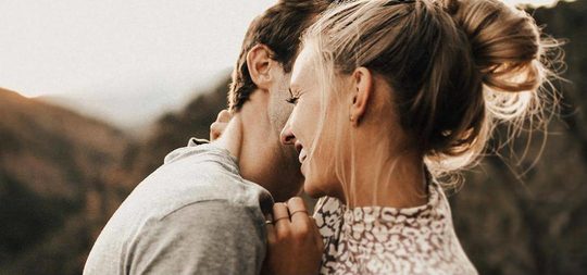 Illustratie voor: Deze 5 fases bepalen of je relatie standhoudt of niet