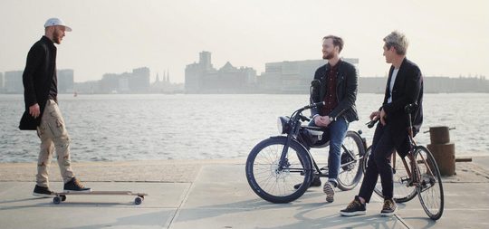 Illustratie voor: Deze sneakers zijn een must voor de lente