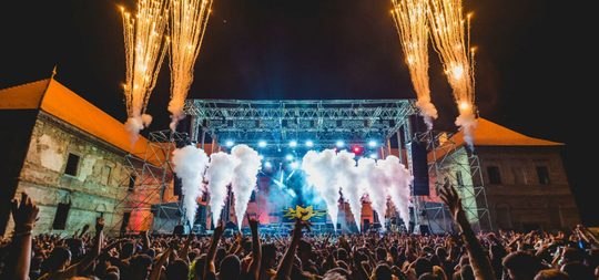 Illustratie voor: Een must-visit voor de festivalliefhebber: Electric Castle Festival in Roemenië