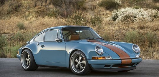 Singer vehicle design Porsche 911 Phoenix MAN-MAN