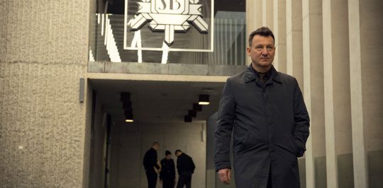 1983 serie Netflix Original MAN MAN