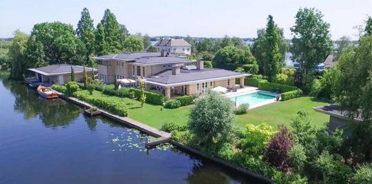 Hakim ZIyech koopt waanzinnige villa