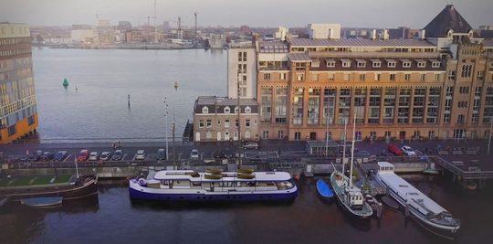 Funda vondst: drijvend penthouse in Amsterdam kost miljoenen