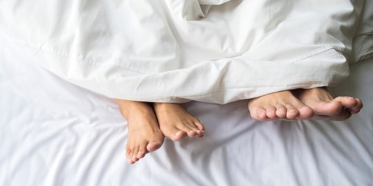 het bed delen met dochter van ex