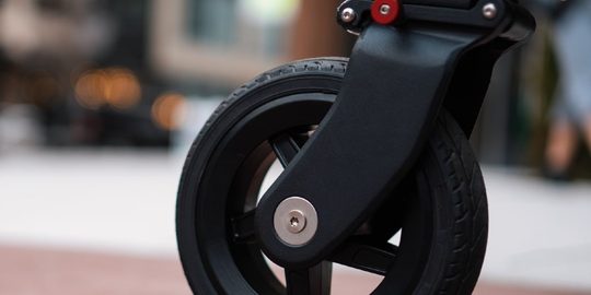 Illustratie voor: Deze kleine e-bike past gewoon in je rugzak