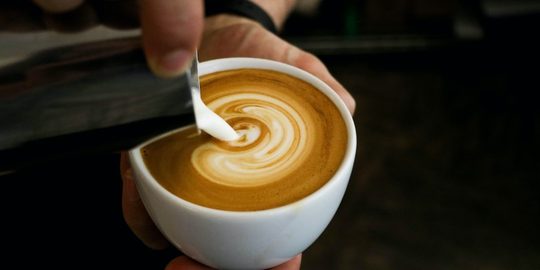Illustratie voor: Hoeveel calorieën zitten er eigenlijk in je kopje koffie?