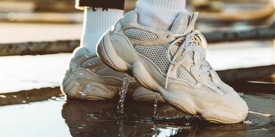 Hoe natte schoenen snel laten drogen