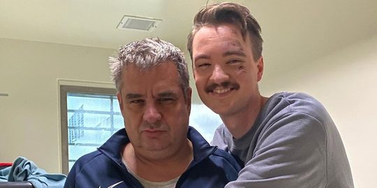 Illustratie voor: Bram Krikke neemt Ferry Bouman in de zeik in teaser Undercover seizoen 3
