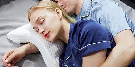 kussen lepeltje lepeltje liggen (1)