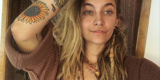 paris jackson plaatst onthullende foto's op instagram