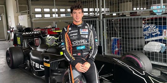 F1 e-sporter, Cem Bolukbasi, is de eerste ooit die de overstap maakt naar echt racen