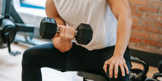 full body workout 15 minuten een dumbbell