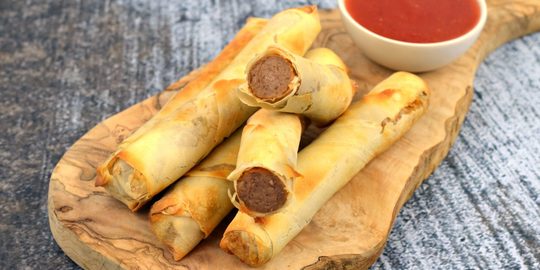 Illustratie voor: Deze loempia frikandel uit de airfryer wordt jouw nieuwe favoriete snack