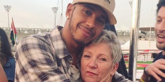 lewis hamilton verandert achternaam Larbalestier