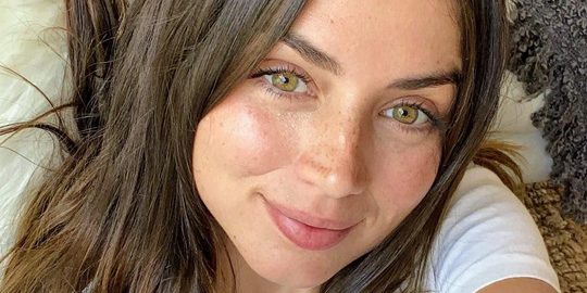 Ana de Armas accent instagram