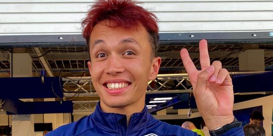 Alex Albon weddenschap rood haar instagram