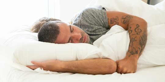 Illustratie voor: Studie onthult hoeveel uur per nacht mensen boven de 40 jaar moeten slapen
