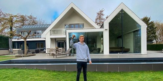 gio latooy villa