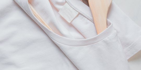 hoe snel en strak t-shirt opvouwen truc lifehack techniek