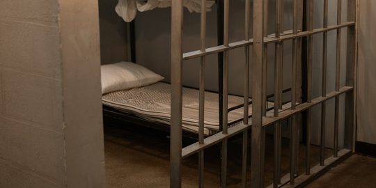 loodgieter wint loterij maar moet de bak in