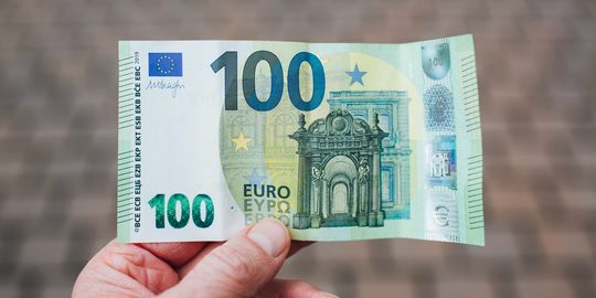 bedrag salaris per maand het gelukkigst