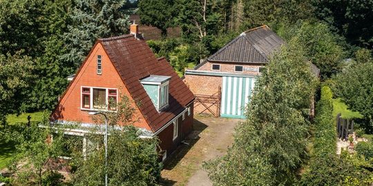 Illustratie voor: Op Funda staat er nu een huis mét tabaksplantage te koop voor slechts €265.000,-