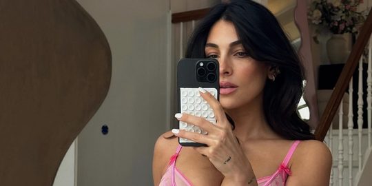 Illustratie voor: Anna Nooshin heeft killerbody weer terug 3 maanden na de bevalling
