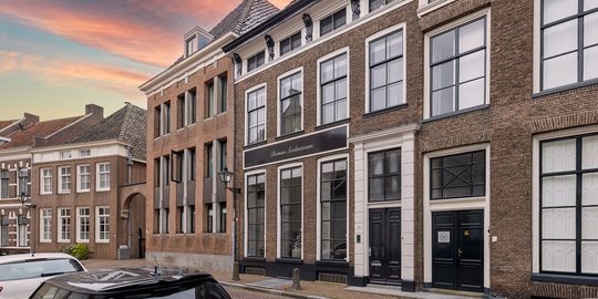 Illustratie voor: Pianist Jan Vayne zet prachtige woning te koop op Funda