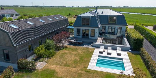 Fajah Lourens zet woning in Purmerland te huur