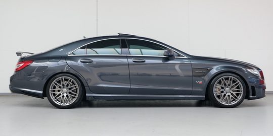 Illustratie voor: Liefhebbers opgelet: de enige CLS BRABUS met V12-motor in Nederland staat te koop