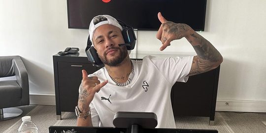 Illustratie voor: Neymar Jr. draagt een gelimiteerd Batman-horloge van Jacob & Co t.w.v. € 233.000,-