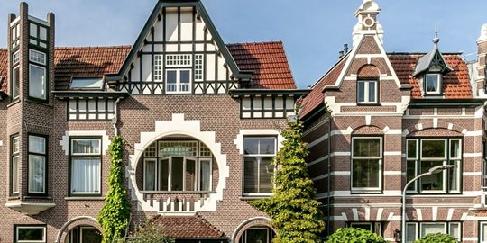 Illustratie voor: Rondleiding: Daan Schuurmans zet prachtige woning te koop voor € 1.625.000,-