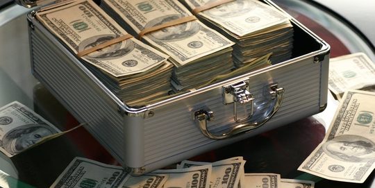 met hoeveel cash geld mag je reizen in het vliegtuig