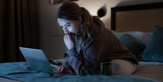 apple cider vinegar netflix review beoordeling verhaallijn trailer serie