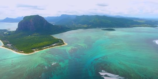 mauritius onderwater waterval