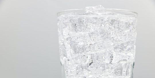 bruiswater gezond plat water