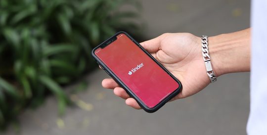 Tinder gaat op nieuwe manier alle nep-profielen tegen