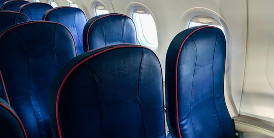 Hoe gratis een upgrade krijgen naar eerste klas in het vliegtuig